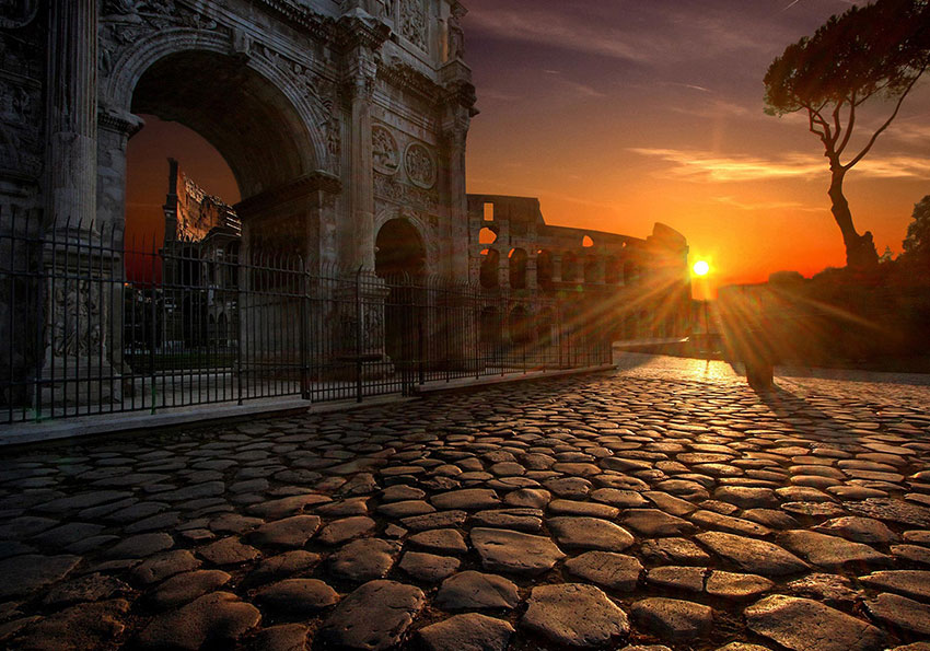 Arco di Traiano di Roma durante una Luxury Experience